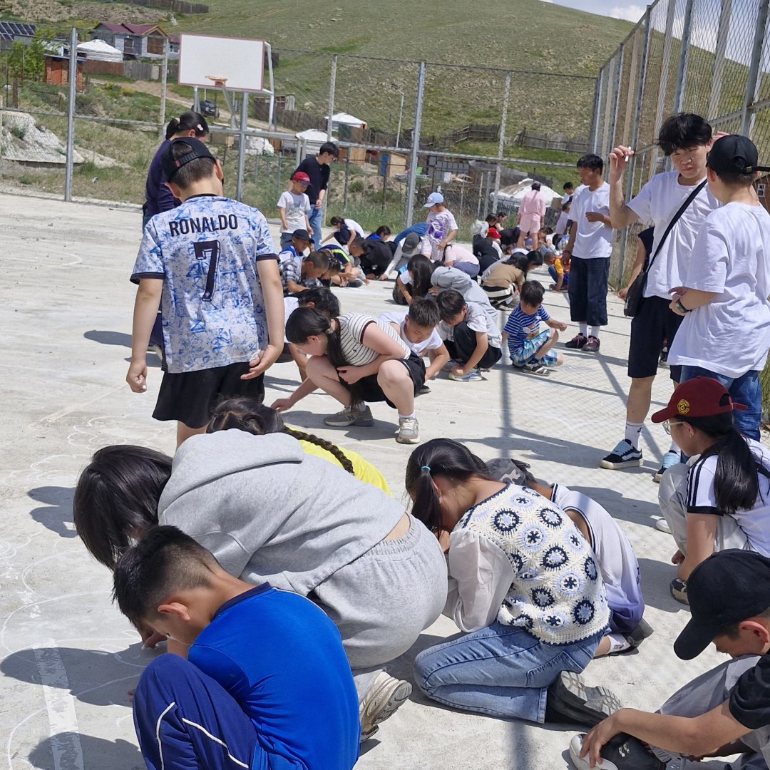 Pavimentazione del parco giochi del centro «Sole nascente» 